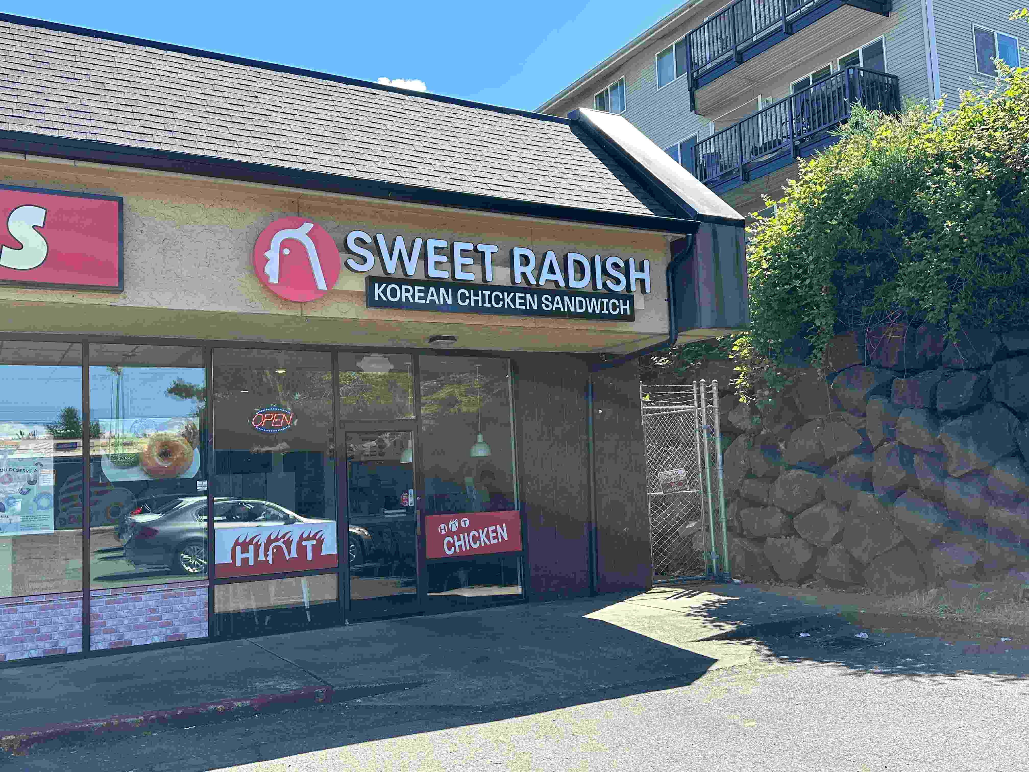 The storefront of SWEET RADISH.