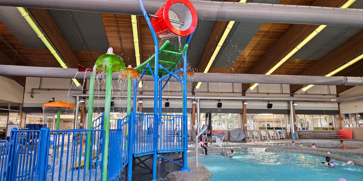 An image of the splash zone of the Lynnwood Recreation Center pool